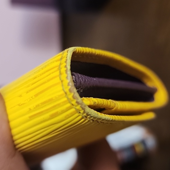 Authentic LOUIS VUITTON Epi Porte Tresor International Snap Wallet in Yellow - Picture 9 of 13